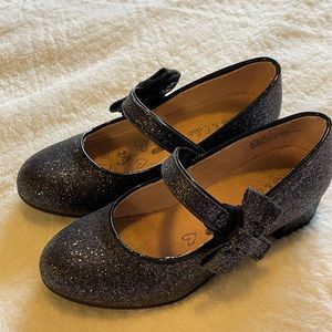 Girl’s Olive & Edie pumps